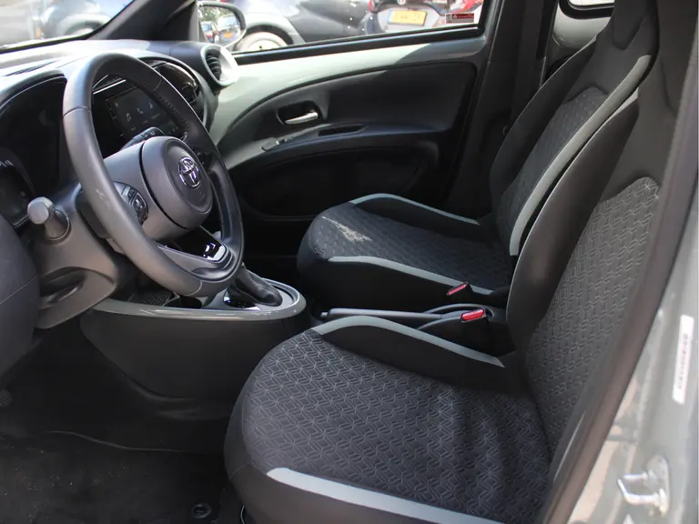 Toyota Aygo X 1.0 VVT-i S-CVT Pulse Automaat Achteruitrijcamera, Cruise Control Adaptief, Airco, Stoelverwarming voor afbeelding 17