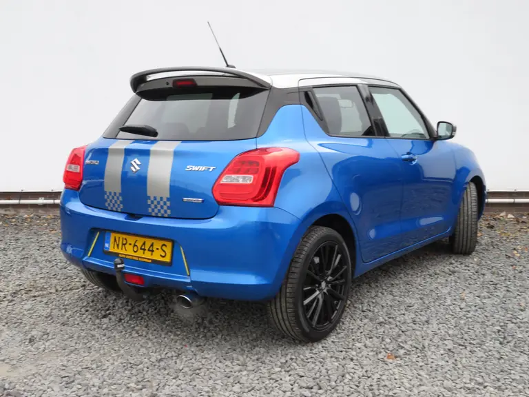 Suzuki Swift 1.0 Stijl Smart Hybrid Turbo, Trekhaak, 17 inch, Achteruitrijcamera, Carplay en Dealer onderhouden! afbeelding 3
