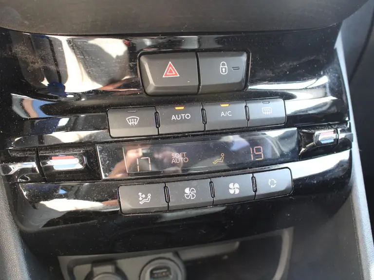 Peugeot 2008 1.2 PureTech Allure 130PK afbeelding 23