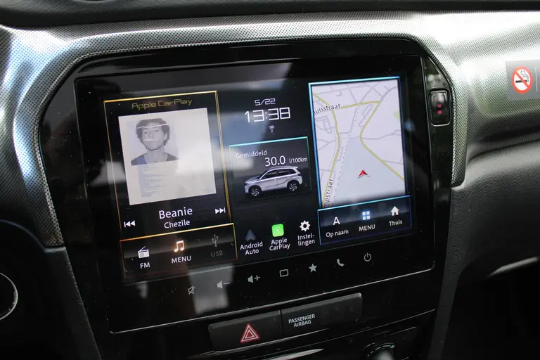 Suzuki Vitara 1.5 Hybrid Style Demo Voordeel, Parkeersensoren Draadloos Carplay en Panorama Dak. afbeelding 14