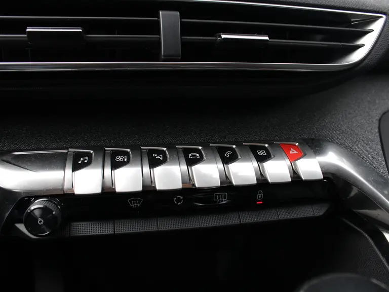 Peugeot 3008 Allure 1.2 PureTech 130PK Trekhaak, AppleCarPlay/AndroidAuto Navigatie, Lichtmetalen velgen, Parkeerhulp voor & achter afbeelding 14