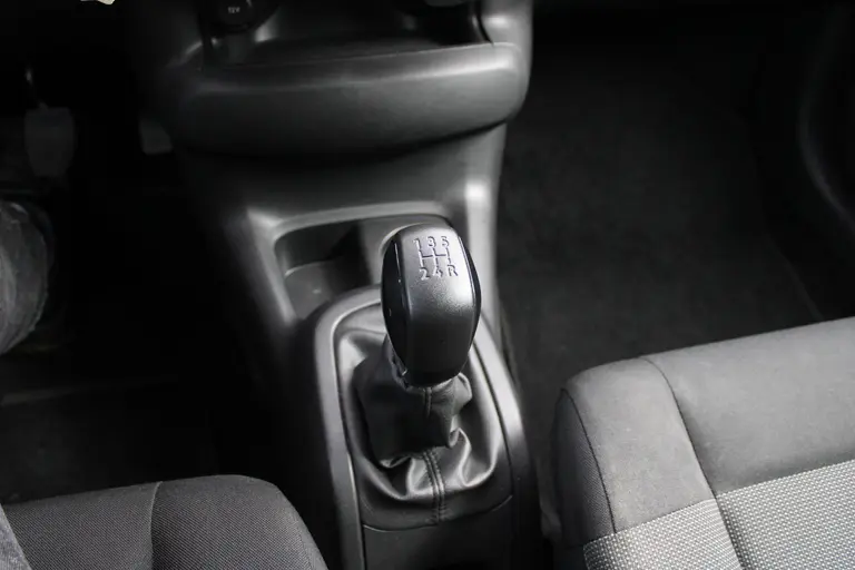 Citroën C4 Cactus 1.2 PureTech Shine Trekhaak, Navigatie, Airco, CruiseControl, Achteruitrijcamera afbeelding 18