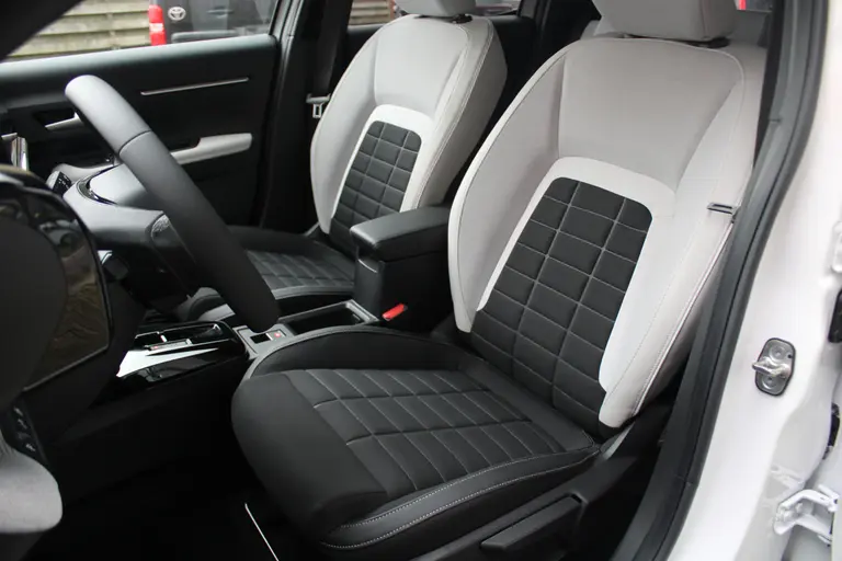 Citroën ë-C3 Max 44 kWh Interieur Voorverwarming, Head-Up Display, Cruise en Climate Control, Carplay/Android Auto afbeelding 6