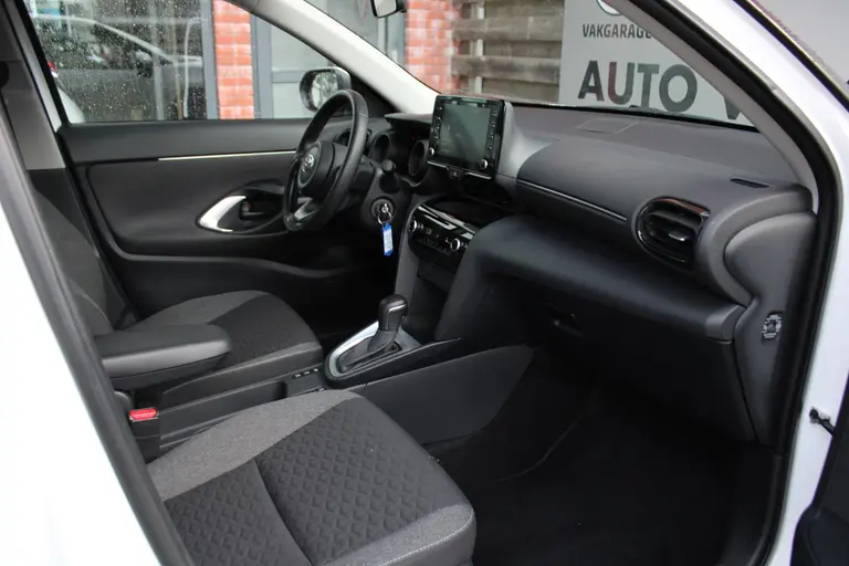 Toyota Yaris Cross 1.5 Hybrid Achteruitrijcamera, Bluetooth, Cruise Control Adaptief, Climate Control afbeelding 18