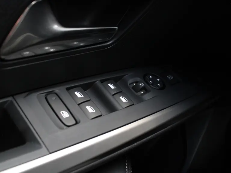 Peugeot 3008 Allure 1.2 Hybrid 145PK e-DCS6 Automaat Navigatie, Achteruitrijcamera, Keyless Entry & Start Stoelverwarming, Apple Carplay, Android Auto afbeelding 15