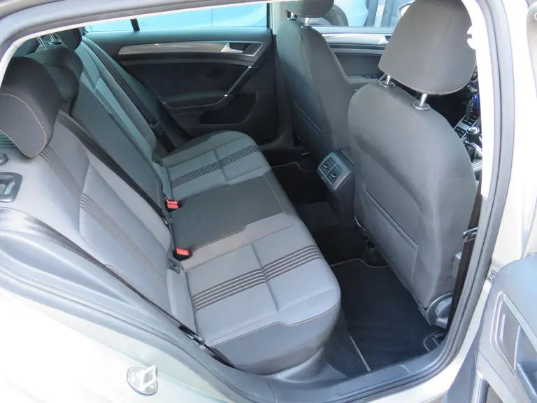 Volkswagen Golf 1.2 TSI Highline, Trekhaak, Parkeersensoren, Navigatie afbeelding 11