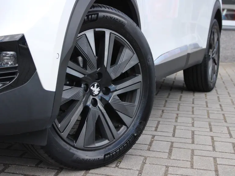 Peugeot 2008 1.2 PureTech GT-Line afbeelding 2