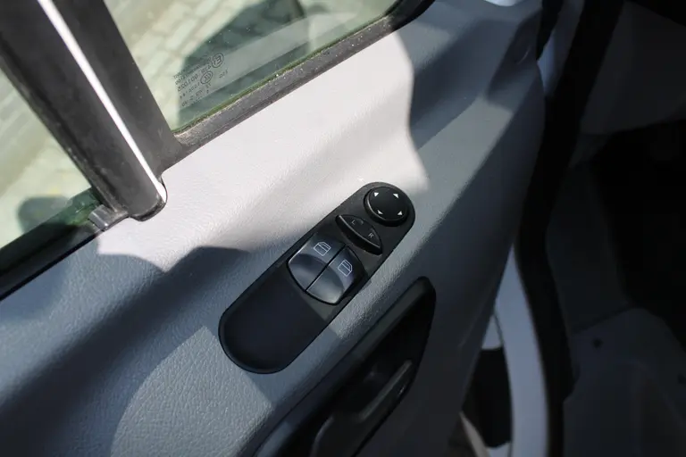 Volkswagen Crafter 46 2.0 TDI Bakwagen met Laadklep, 19m3 Airco, Achteruitrijcamera, Trekhaak afbeelding 6
