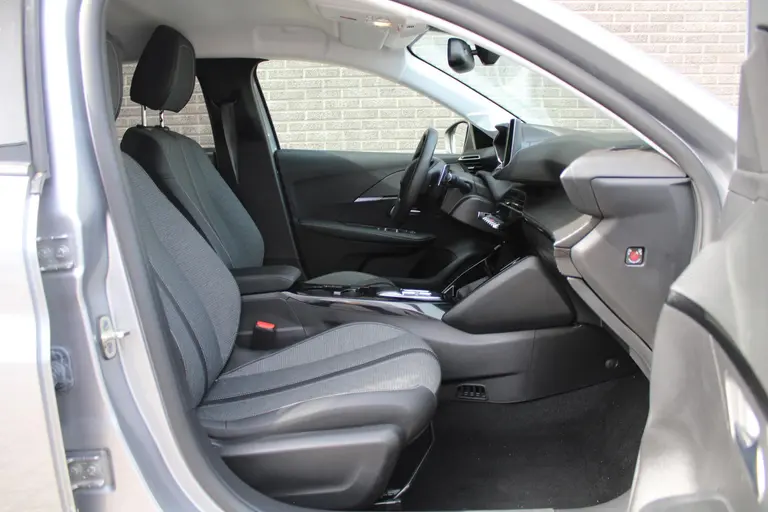 Peugeot 208 Hybrid 100 e-DCS6 Allure Automaat, Navigatie, Applecarpl./Andr. Auto, Keyless entry/Start afbeelding 27