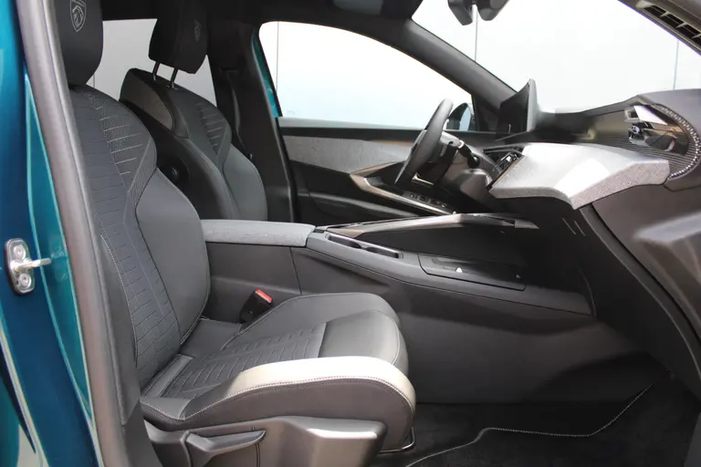 Peugeot 3008 1.2 Hybrid 136 GT Automaat, Keyless Entry/Start, Luxe Stoelen, Navigatie, Applecarpl./Andr. Auto afbeelding 30