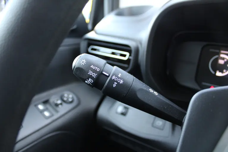 Citroën Berlingo 1.5 BlueHDi 130 EAT8 S&S L1 Automaat Cruise/Climate control, Apple carplay/Android auto, Mistlampen, 16"LM velgen, afbeelding 14