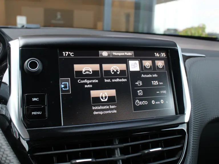 Peugeot 2008 1.2 PureTech Active 110PK Climate Control, Trekhaak, Navigatie afbeelding 19