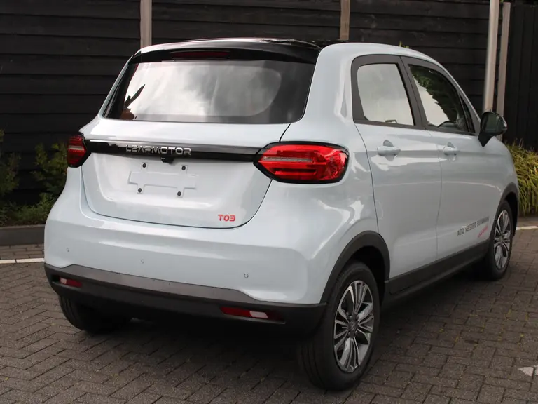 Leapmotor T03 Design 37.3 kWh Navigatie, Camera achter, Parkeerhulp achter, Audio, Keyless Start, Lichtmetalen velgen afbeelding 8