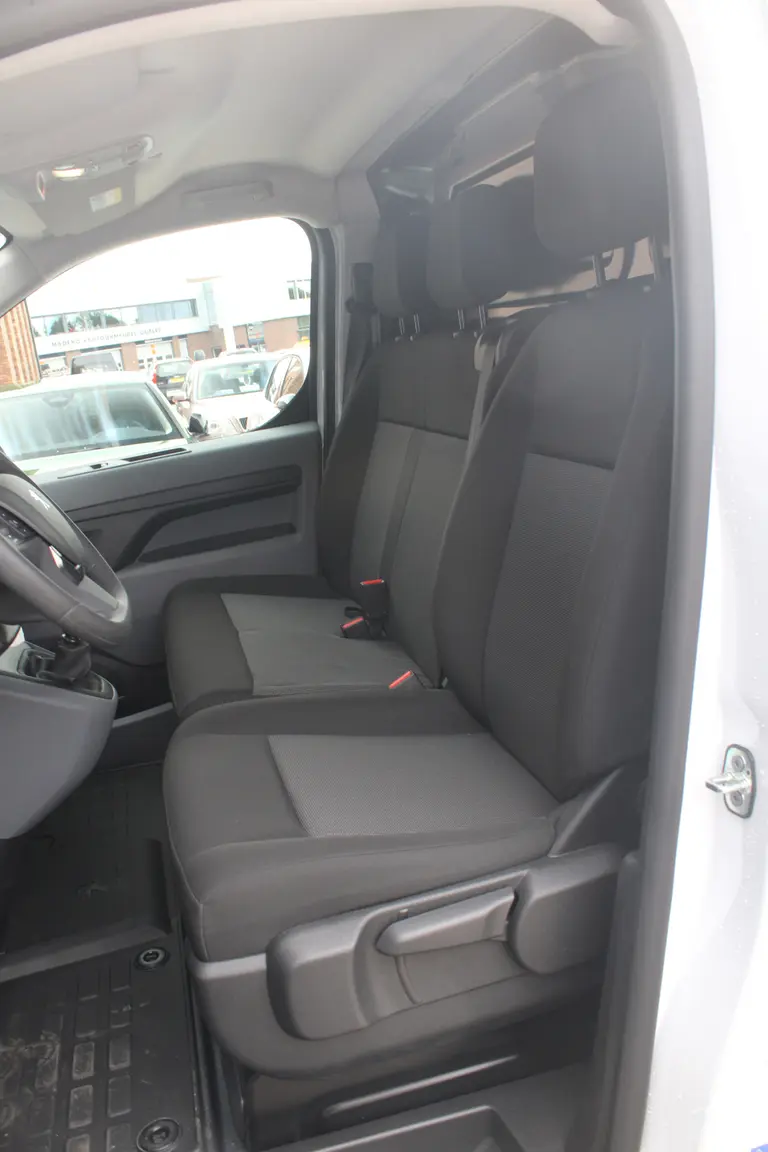 Peugeot Expert 1.5 BlueHDI 120PK Standard Premium 3-Zits, Airco, Navigatie, Achteruitrijcamera, Betimmering afbeelding 24
