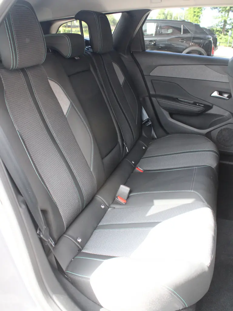 Peugeot 308 SW 1.2 PureTech 130PK Allure Adaptieve Cruis Control, Navigatie, Getinte Ramen afbeelding 31