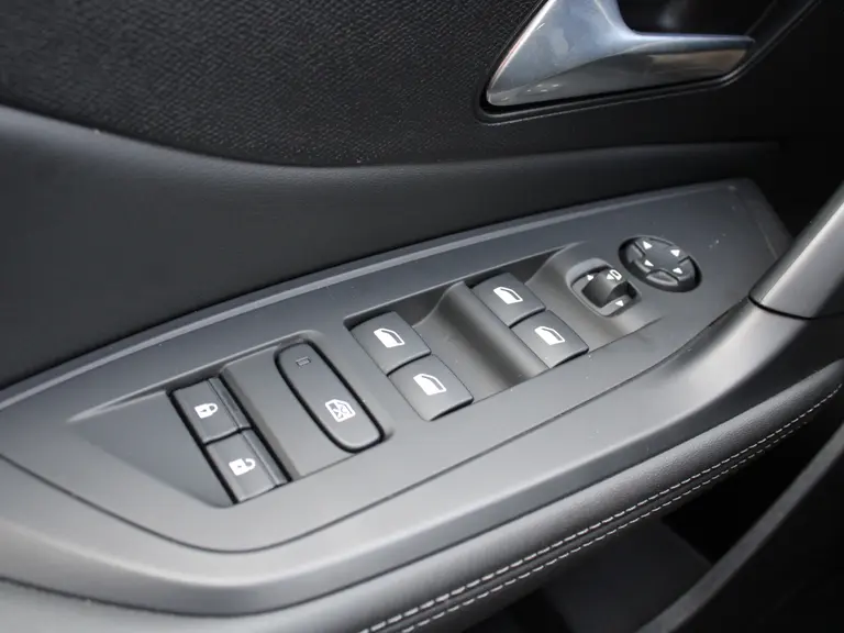 Peugeot 408 Allure 1.6 HYbrid 180PK EAT8 Automaat Navigatie, Rondomzichtcamera, Keyless, Parkeersensoren Voor & Achter, Draadloze Telefoonlader afbeelding 17