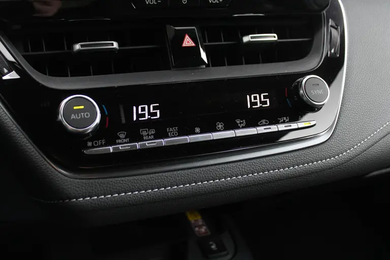 Suzuki Swace 1.8 Hybrid Style Automaat 140PK All-Season Banden, Adaptieve Cruise Control, Navigatie, Stuur Verwarmd, Voorruitverwarming, Draadloze Telefoonlader afbeelding 29
