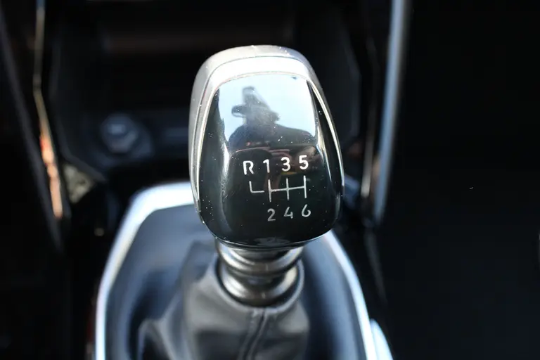 Peugeot 2008 1.2 PureTech 100PK Allure Navigatie, Camera Achter, Draadloze telefoonlader, Parkeerhulp voor en achter afbeelding 12