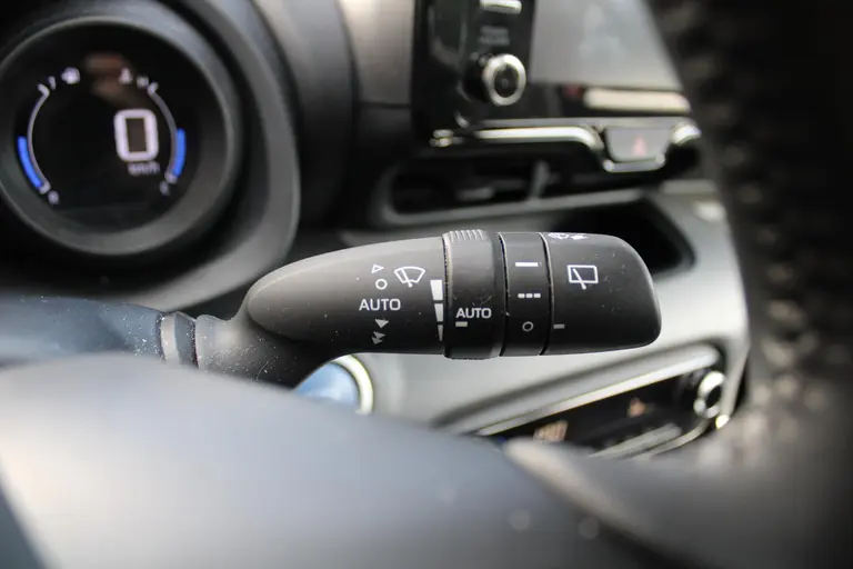 Toyota Yaris 1.5 Hybrid Dynamic Cruise Control Adaptief, achteruitrijcamera, Keyless Entry afbeelding 31