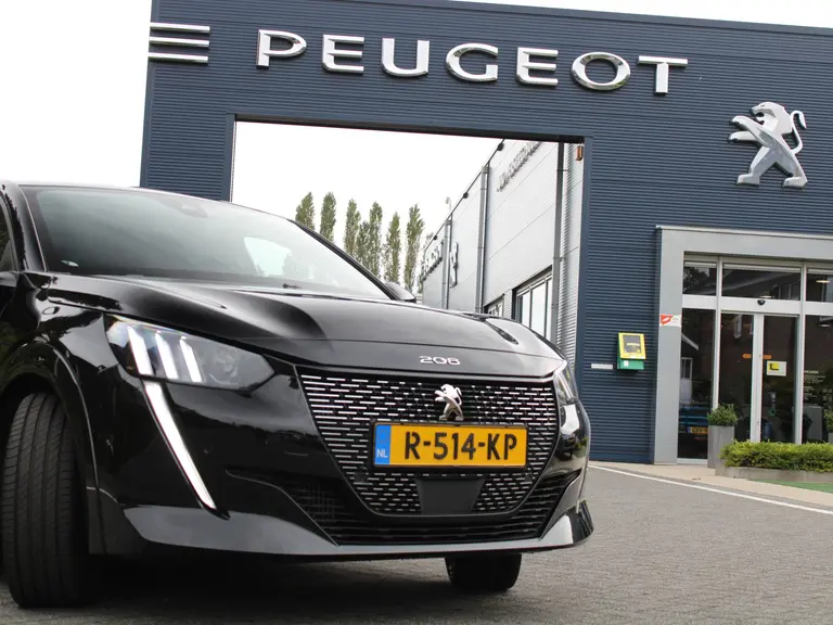 Peugeot 208 GT 1.2 PureTech 100PK EAT8 Automaat Navigatie, Trekhaak Afneembaar, Achteruitrijcamera, Stoelverwarming, Cruise Control, Climate Control afbeelding 3
