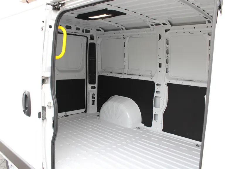 Peugeot Boxer 2.2 BlueHDi 120PK S&S L2H1 3.0t Trekhaak, Navigatie, Achteruitrijcamera, Cruise Control, Airco, Dodehoek Detectie afbeelding 8