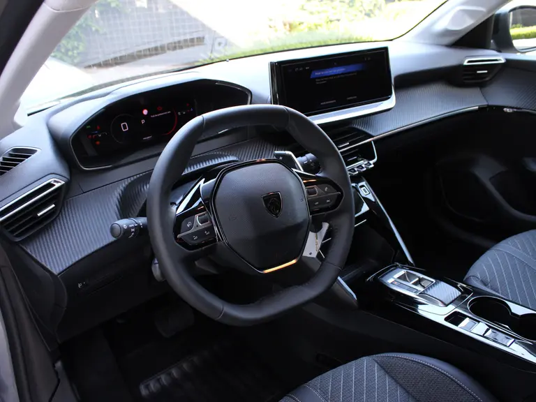 Peugeot 208 Allure 1.2 Hybrid 110PK e-DCS6 Automaat Navigatie, 360 camera, Lichtmetalen velgen, Parkeerhulp voor & achter, Cruise Control afbeelding 35