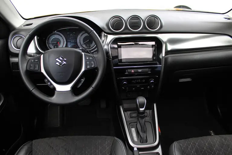 Suzuki Vitara 1.5 Hybrid Style, Automaat, 1e Eig. met All-Seasonbanden, Panoramadak, Navigatie, Parkeersensoren en Dealer onderhouden! afbeelding 7