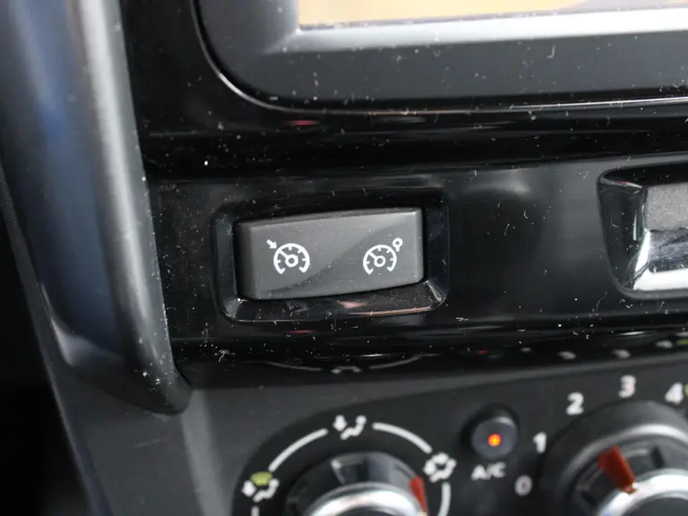 Dacia Duster Blackshadow 1.2 TCe 4x2 125PK Leder, Trekhaak, Achteruitrijcamera, Navigatie, Airco afbeelding 28
