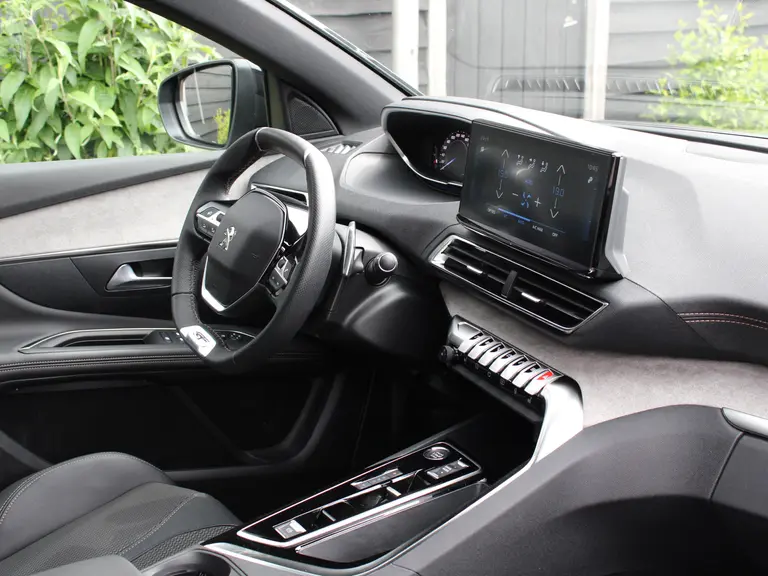 Peugeot 3008 GT 1.2 PureTech 130PK EAT8 Automaat Navigatie, Keyless, Elektrische Kofferbak, Stoelverwarming, Adaptieve Cruise Control afbeelding 17