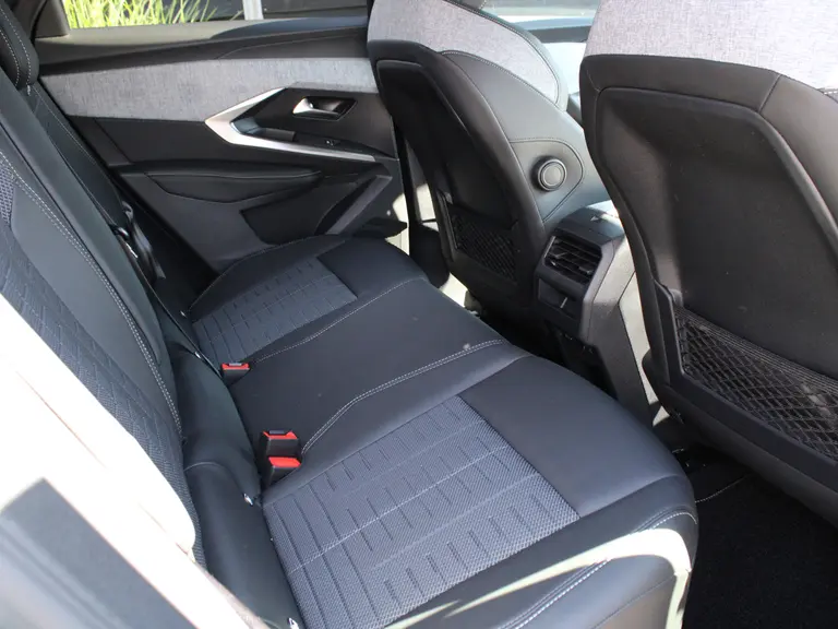 Peugeot 3008 GT 1.2 Hybrid 136PK e-DCS6 Automaat 360 Camera, Navigatie, Elektrische Achterklep, Parkeerhulp voor & achter afbeelding 44