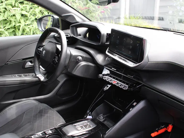 Peugeot e-208 EV GT Pack 50 kWh 136PK Navigatie, Achteruitrijcamera, Panoramadak, Stoelverwarming, Adaptieve Cruise Control afbeelding 16