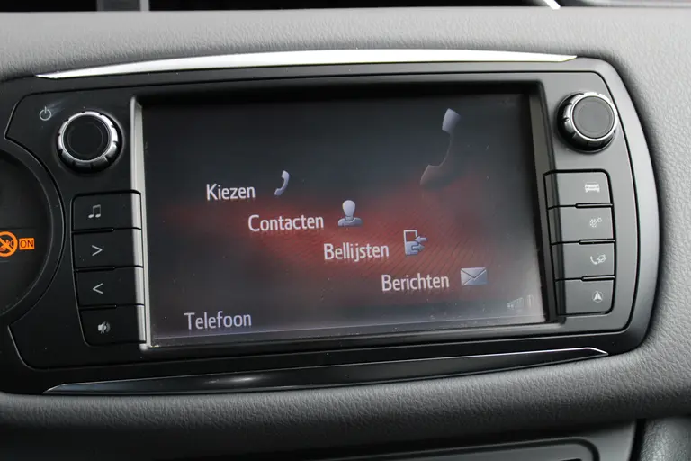 Toyota Yaris 1.3 100PK VVT-i Aspiration Cruise Control, Achteruitrijcamera, Bluetooth, Elektrische Ramen afbeelding 24