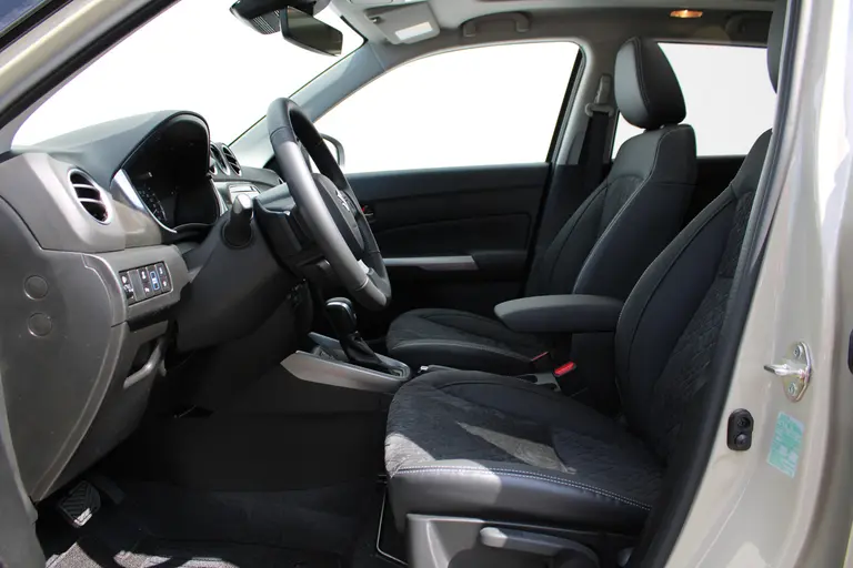 Suzuki Vitara 1.5 Hybrid Style, Automaat, Panoramadak, 6 jaar GARANTIE, Navigatie en Draadloos Applecarplay / Androidauto afbeelding 9