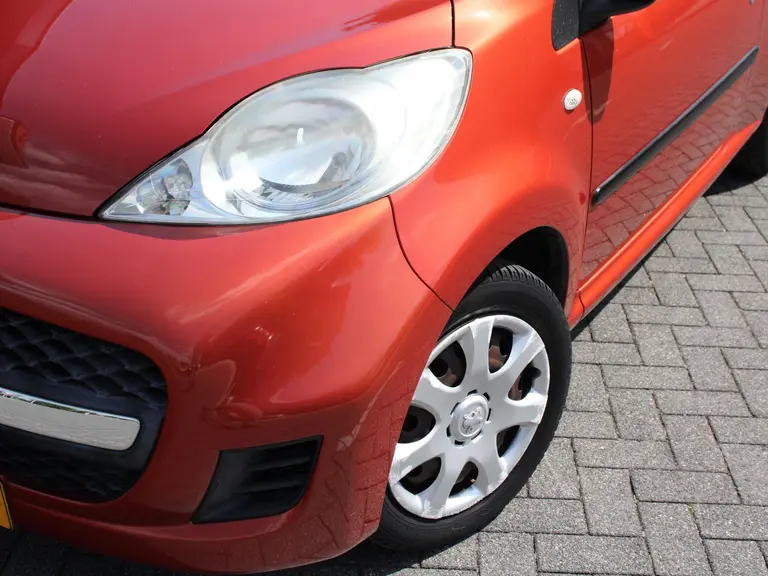 Peugeot 107 Sublime 1.0-12V 68PK 3DRS Airco, Centrale deurvergrendeling en elektrisch bedienbare ramen afbeelding 2