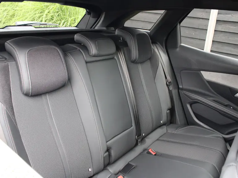 Peugeot 3008 GT 1.2 PureTech 130PK EAT8 Automaat Navigatie, Keyless, Elektrische Kofferbak, Stoelverwarming, Adaptieve Cruise Control afbeelding 15