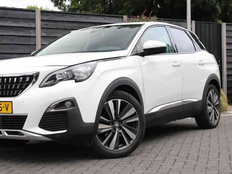 Peugeot 3008 Allure 1.2 PureTech 130PK Trekhaak, AppleCarPlay/AndroidAuto Navigatie, Lichtmetalen velgen, Parkeerhulp voor & achter afbeelding 2