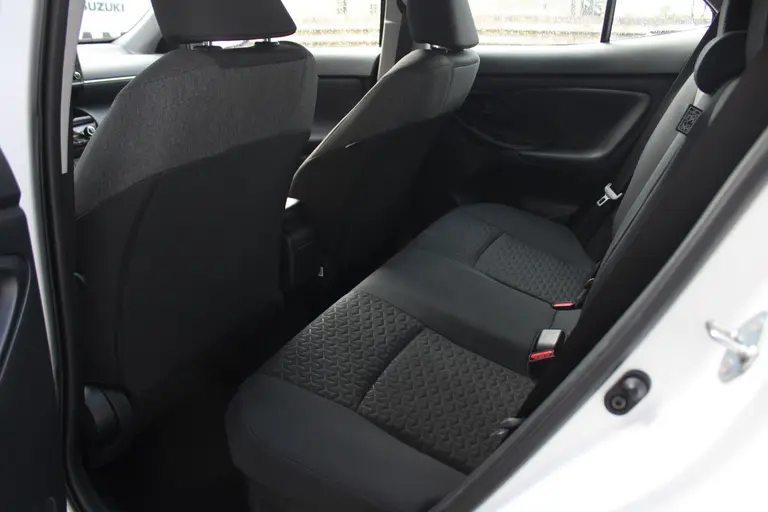 Toyota Yaris Cross 1.5 Hybrid Achteruitrijcamera, Bluetooth, Cruise Control Adaptief, Climate Control afbeelding 15