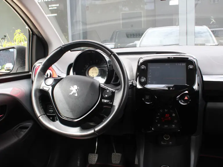 Peugeot 108 1.0 e-VTi 72PK GT-Line Achteruitrijcamera, Navigatie, Apple Carplay/Android Auto afbeelding 13