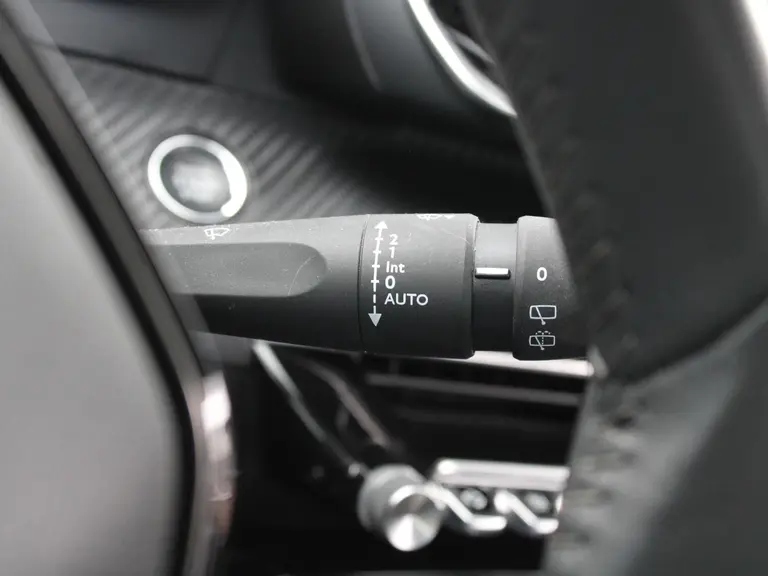 Peugeot e-2008 Active Pack 50 kWh 136PK Navigatie, Achteruitrijcamera, Apple Carplay, Android Auto, Climate Control afbeelding 20