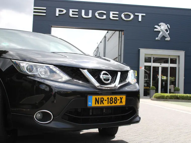Nissan QASHQAI N-Connecta 1.2 115PK X-Tronic CVT Automaat Navigatie, Rondomzicht Camera, DAB, Panoramadak, Parkeersensoren Voor & Achter afbeelding 3
