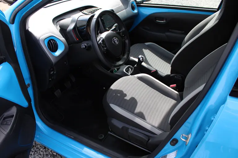 Toyota Aygo 1.0 VVT-i x-first, Camera, Applecarplay/Androidauto, LM-Velgen en Dealer ondehouden! afbeelding 9