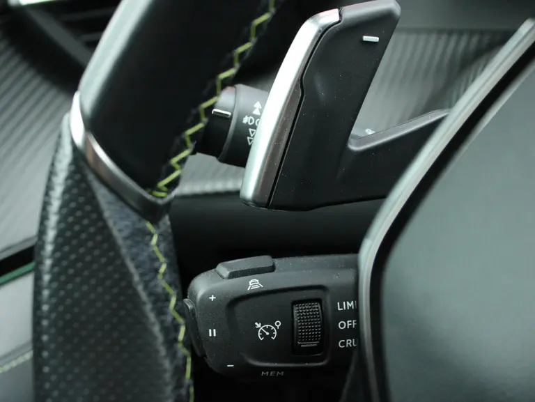 Peugeot 2008 1.2 PureTech GT-Line afbeelding 35
