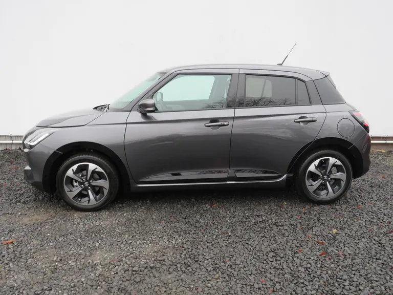 Suzuki Swift 1.2 Style Smart Hybrid, NIEUW 6 JAAR GARANTIE! Bodykit en Stootlijsten in Piano Black afbeelding 2