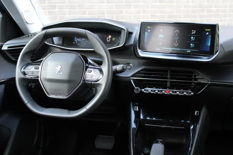 Peugeot e-2008 EV Allure Pack 50 kWh Navigatie, CruiseControl, Keyless Start, Airco, Applecarpl./Andr. Auto afbeelding 16
