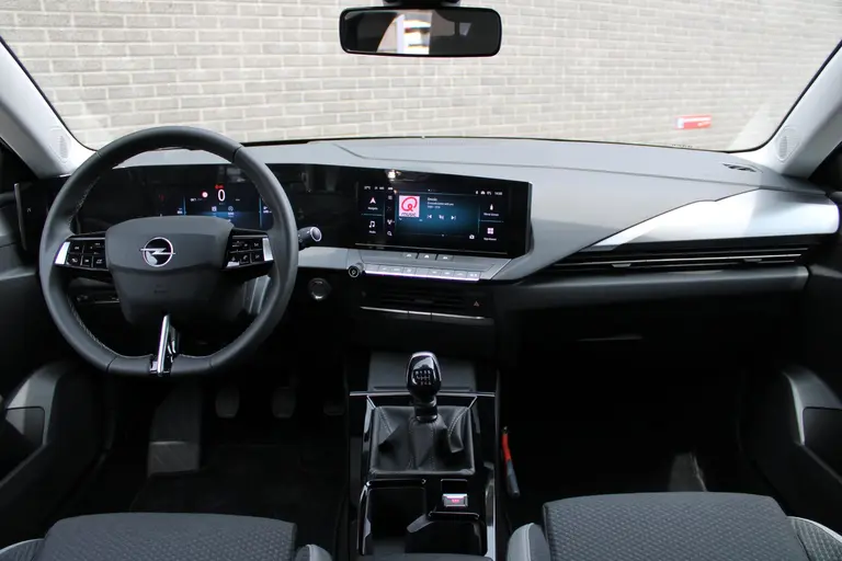 Opel Astra Sports Tourer 1.2 Level 2 Cruise en Climate Control, Parkeersensoren Voor en Achter, Navigatie afbeelding 10
