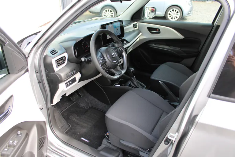 Suzuki Swift 1.2 Select Smart Hybrid, Automaat, NIEUW met 6 JAAR GARANTIE! Draadloos Applecarplay, Cruise-Control en Parkeersensoren afbeelding 8