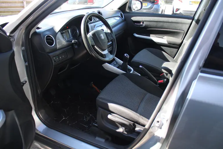 Suzuki Vitara 1.6 Rhino 1e eigenaar, Trekhaak, Nieuwe 17 inch! afbeelding 10
