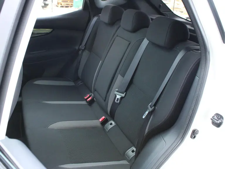 Nissan QASHQAI 1.2 N-Connecta Automaat Trekhaak, Panoramadak, Cruise en Climate Control, Achteruitrijcamera afbeelding 10