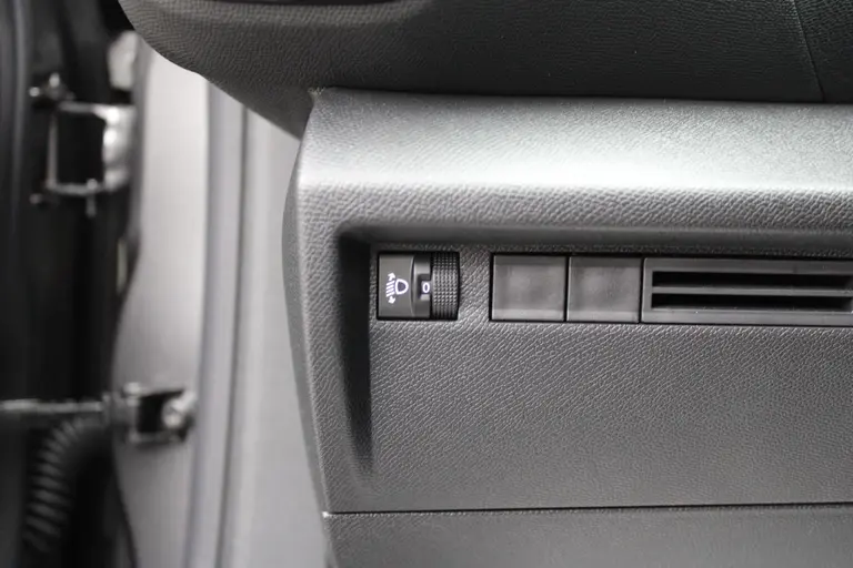 Citroën C4 1.2 Puretech Plus 131pk, Automaat, Navigatie, Keyless Entry/Start, Luxe bekleding, Achteruitrijcamera afbeelding 14