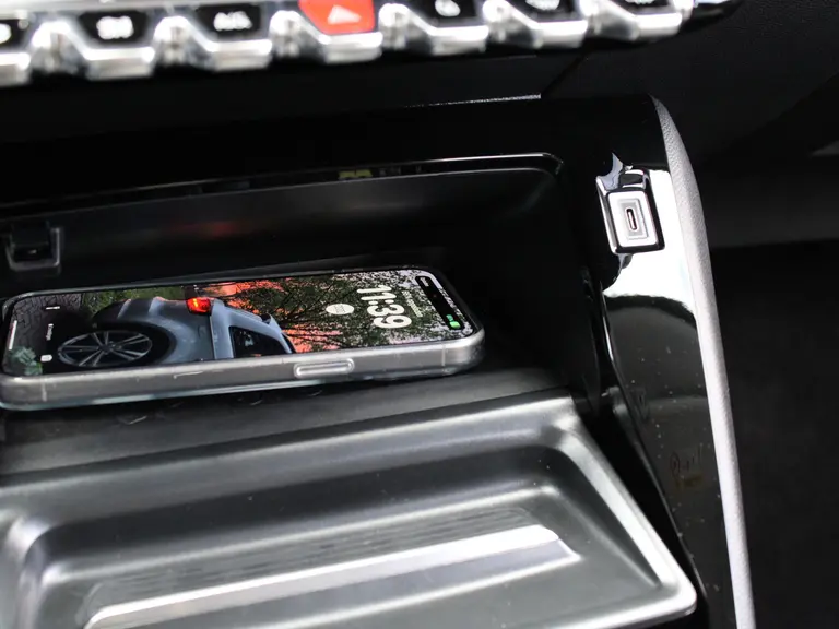Peugeot e-208 Allure 51 kWh 156PK Navigatie, Rondomzichtcamera, Parkeersensoren, Apple Carplay, Android Auto afbeelding 31